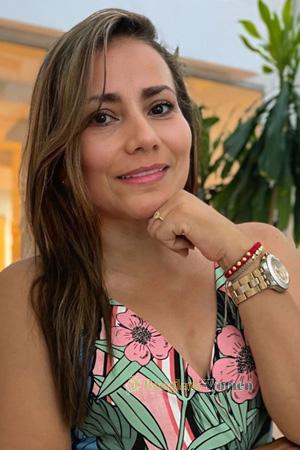 225201 - Yeris Age: 44 - Colombia