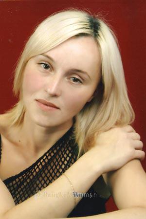 51701 - Irina Age: 35 - Russia