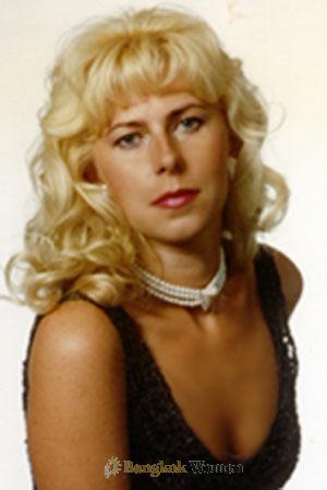 72998 - Ludmila Age: 45 - Russia